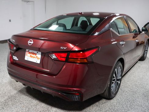 Used 2024 Nissan Altima 2.5 SV FWD image 7