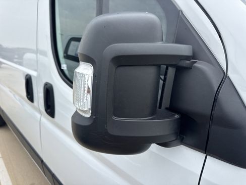 Used 2025 RAM ProMaster 2500 w/ Convenience Group FWD image 3