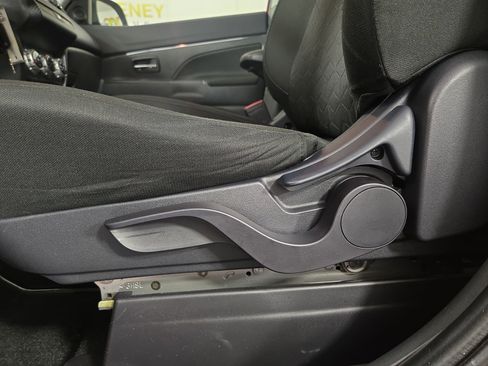 Used 2022 Mitsubishi Outlander Sport ES FWD image 28