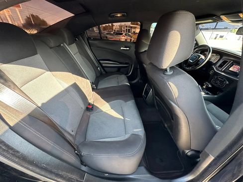 Used 2017 Dodge Charger SE RWD image 14