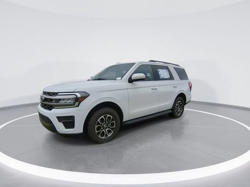 Used 2024 Ford Expedition XLT RWD image 4