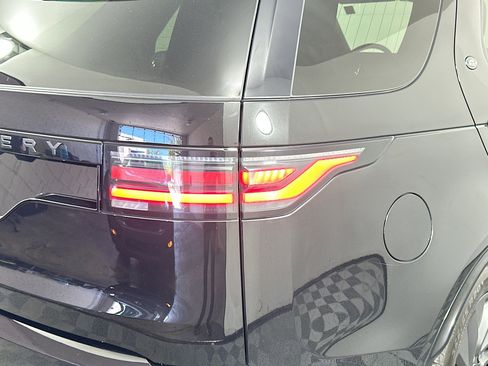 Used 2024 Land Rover Discovery Dynamic SE image 27