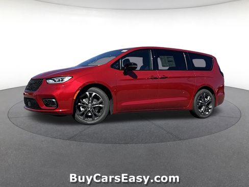 New 2026 Chrysler Pacifica Select image 1