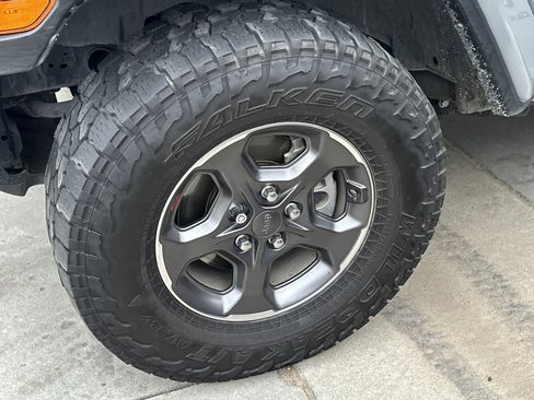 Used 2021 Jeep Gladiator Sport image 8