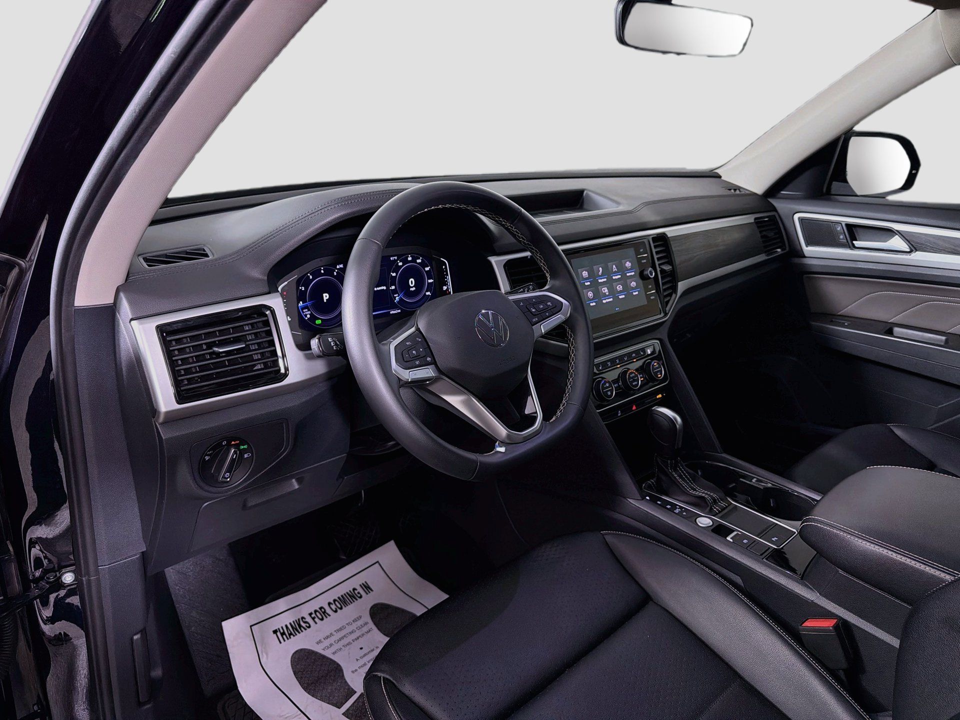 Used 2023 Volkswagen Atlas SE w/ Black Wheel Package FWD image 9