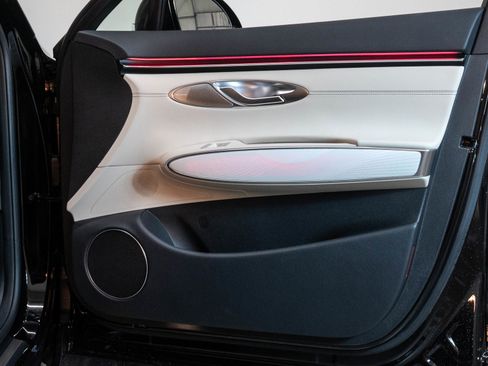 Used 2026 Genesis GV70 2.5T Advanced image 9