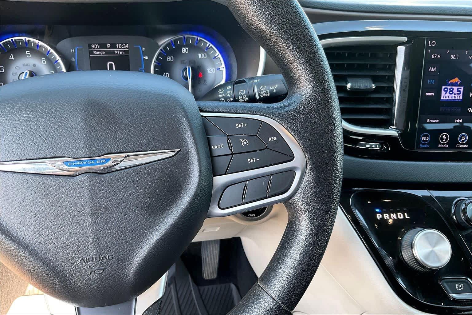 Used 2019 Chrysler Pacifica Touring Plus w/ Tire & Wheel Group FWD image 23