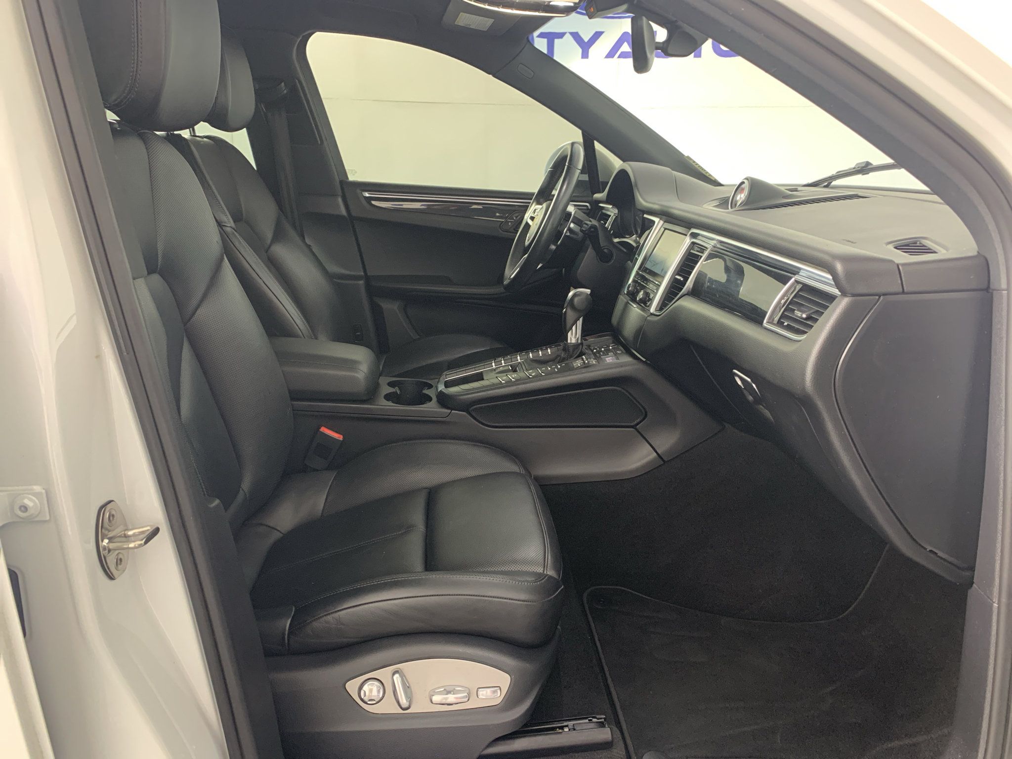 Used 2016 Porsche Macan S AWD/4WD image 39