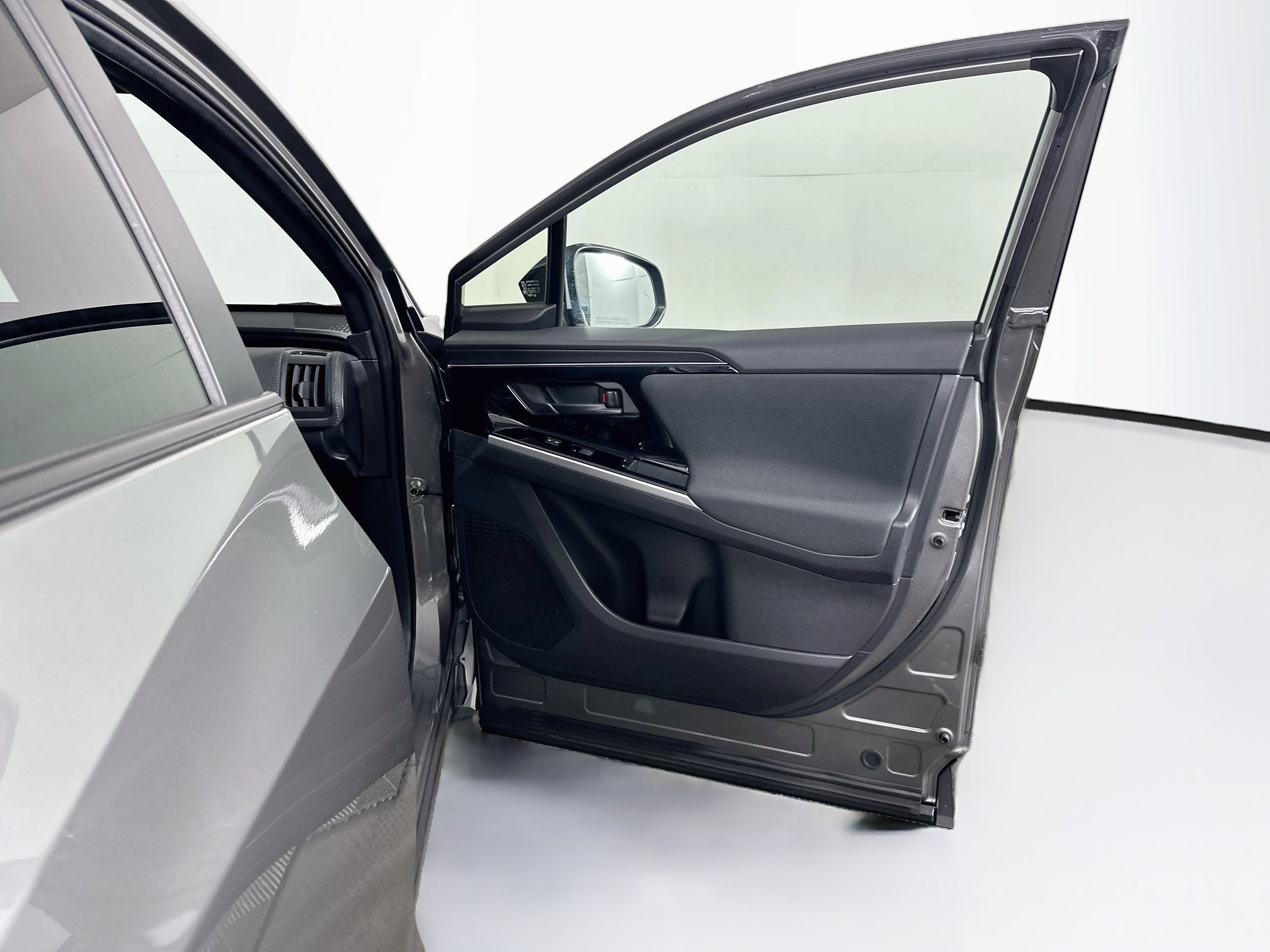 Used 2023 Subaru Solterra AWD image 30