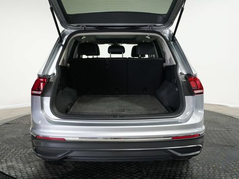 Used 2023 Volkswagen Tiguan SE w/ Panoramic Sunroof Package AWD/4WD image 41