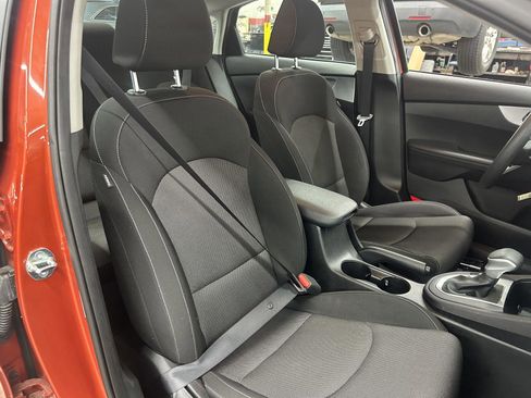 Used 2023 Kia Forte LXS w/ LXS Technology Package image 9