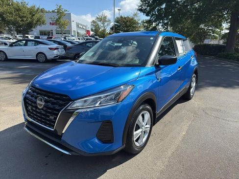 New 2025 Nissan Kicks Play S image 3
