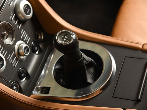 Used 2011 Aston Martin V8 Vantage Roadster RWD image 7