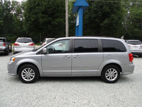 Used 2016 Dodge Grand Caravan SXT w/ Rear Park Assist Package FWD image 2