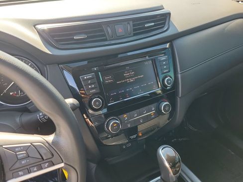 Used 2019 Nissan Rogue S FWD image 22