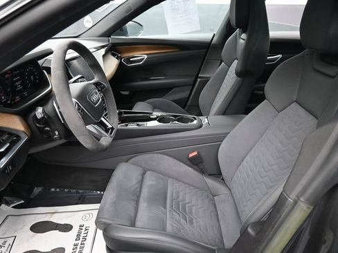 Used 2023 Audi e-tron GT Premium Plus image 27