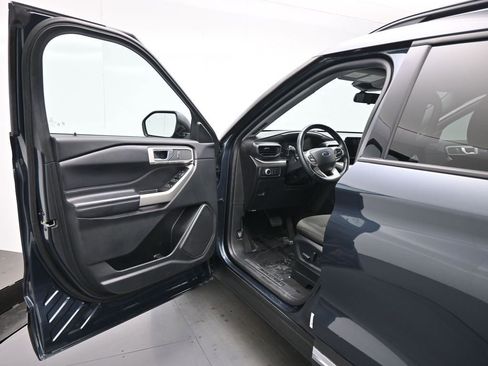 Certified 2022 Ford Explorer XLT image 9
