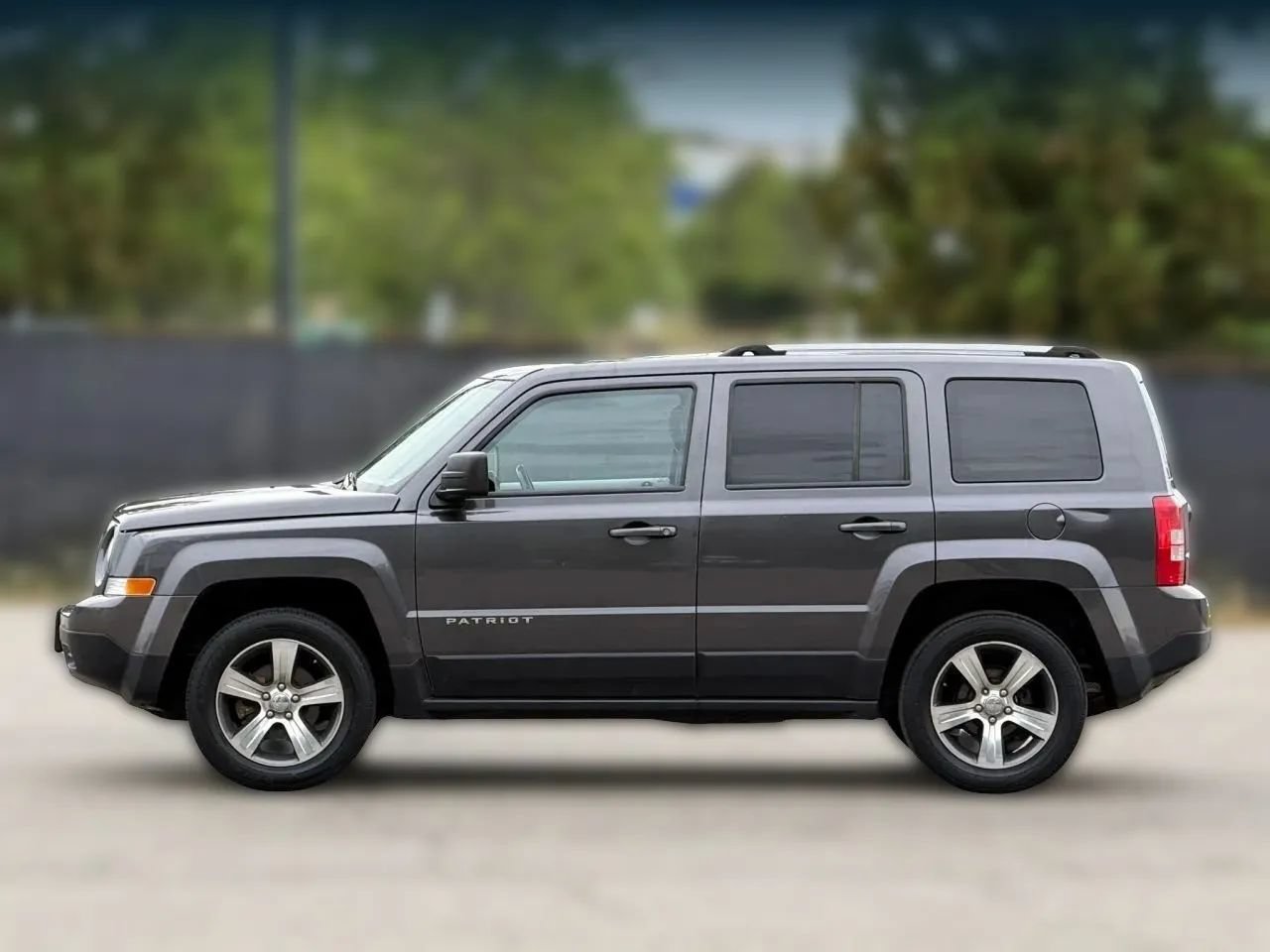 Used 2017 Jeep Patriot High Altitude AWD/4WD image 8