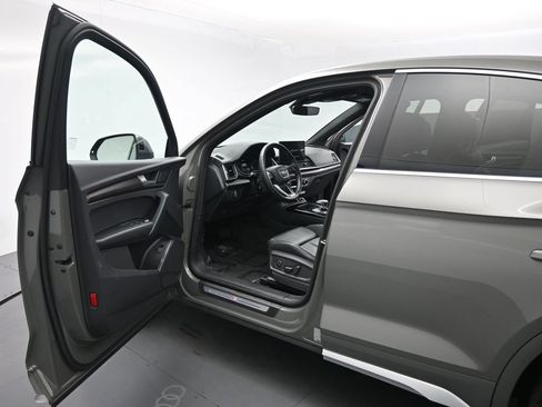 Used 2023 Audi Q5 2.0T Premium w/ Convenience Package AWD/4WD image 9