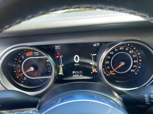 Used 2020 Jeep Wrangler Unlimited Sahara image 14