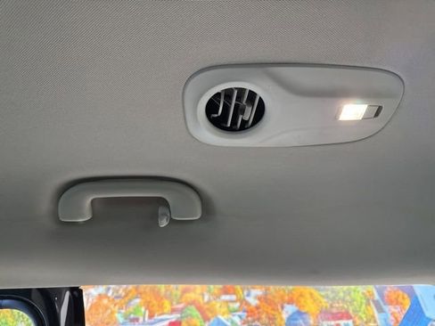 Used 2022 Chrysler Voyager LX image 35