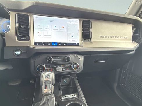 Used 2025 Ford Bronco Outer Banks image 26