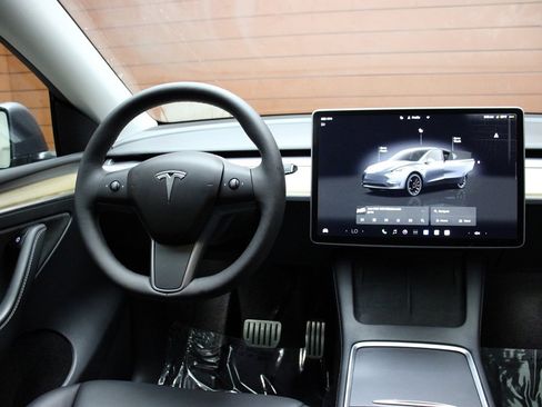Used 2022 Tesla Model Y Performance image 22