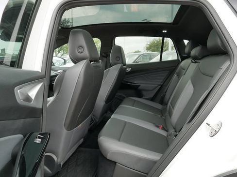 Used 2023 Volkswagen ID.4 Pro S AWD/4WD image 17