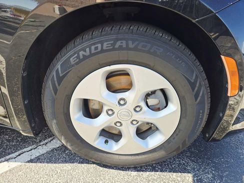 Used 2017 Chrysler Pacifica Touring-L Plus image 19