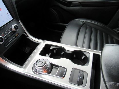 Used 2024 Ford Edge SEL image 7