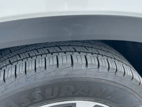 Used 2021 Toyota Highlander XLE image 10