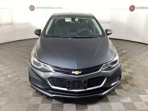 Used 2018 Chevrolet Cruze LT w/ Convenience Package image 2
