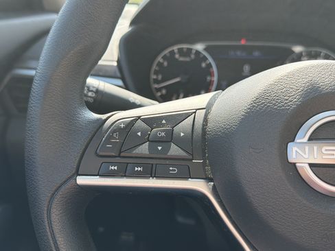 Used 2024 Nissan Altima 2.5 SV FWD image 21