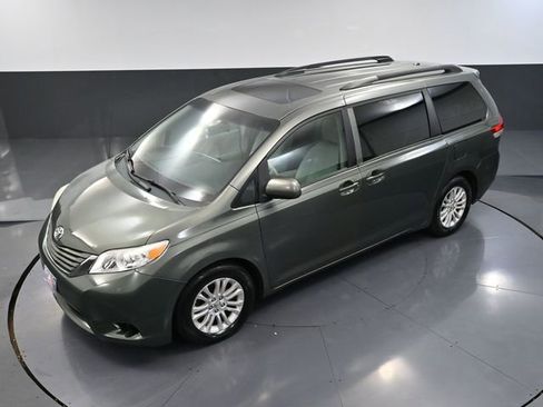 Used 2014 Toyota Sienna XLE image 56