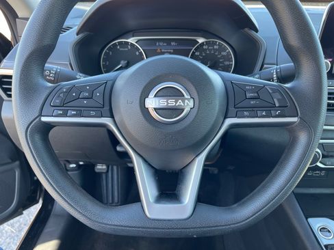 Used 2024 Nissan Altima 2.5 SV FWD image 15