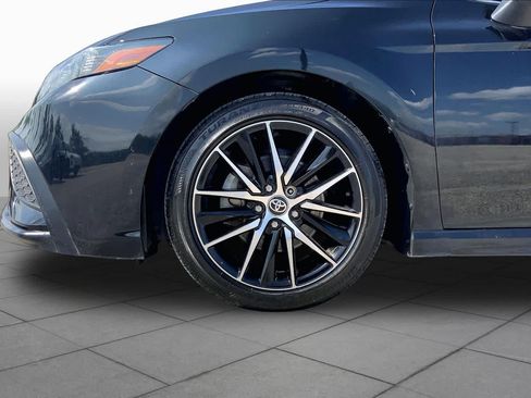 Used 2022 Toyota Camry SE FWD image 11