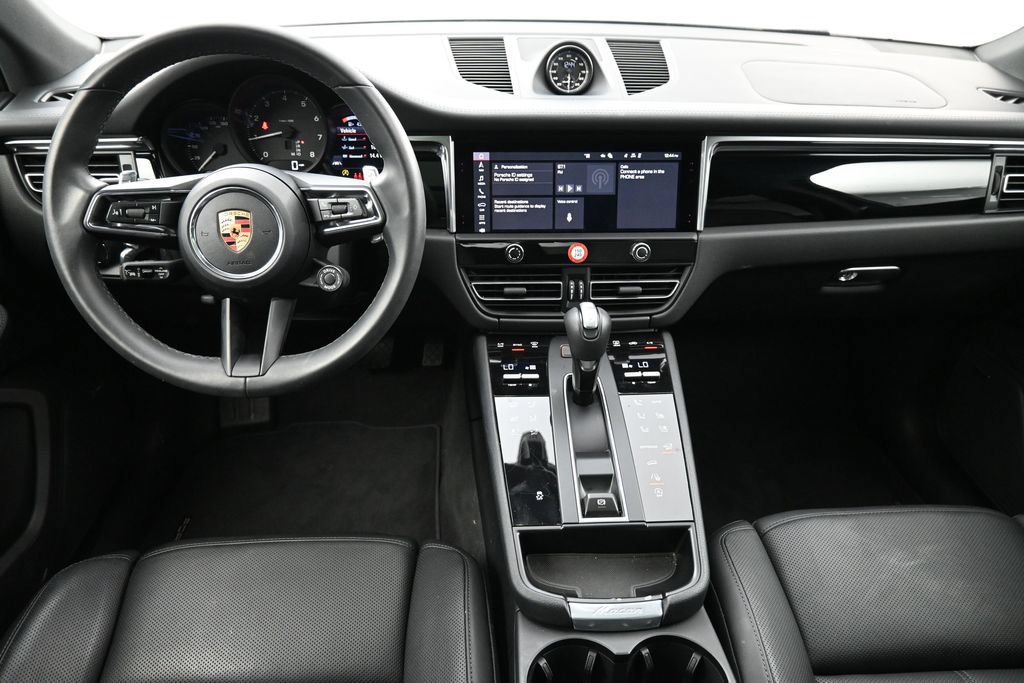Certified 2026 Porsche Macan AWD/4WD image 6