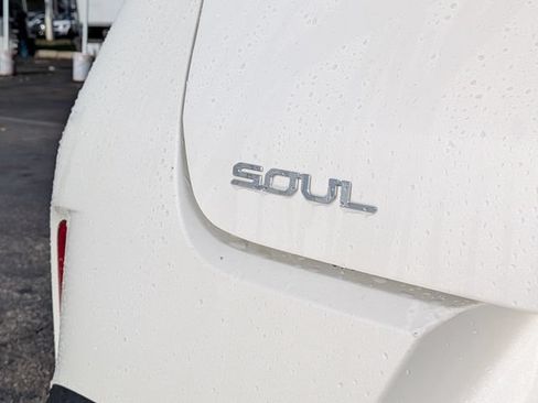 Certified 2025 Kia Soul LX w/ LX Technology Package FWD image 12
