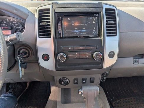 Used 2012 Nissan Frontier SV w/ SV Premium Utility Pkg AWD/4WD image 10