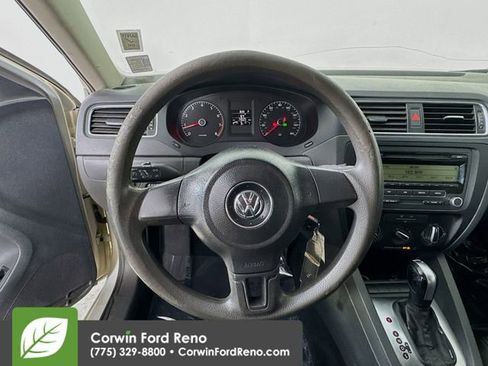 Used 2011 Volkswagen Jetta SE image 11