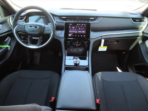 New 2025 Jeep Grand Cherokee Laredo X w/ Luxury Tech Group I image 11