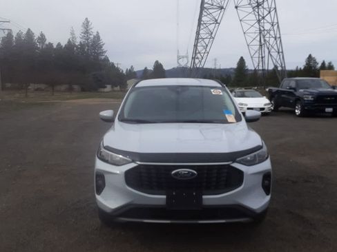 Used 2025 Ford Escape Platinum image 2
