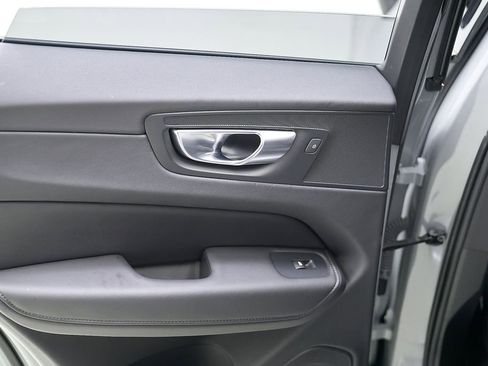 Certified 2025 Volvo XC60 B5 Plus AWD/4WD image 19