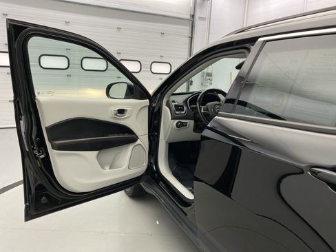 Used 2020 Jeep Compass Limited image 9