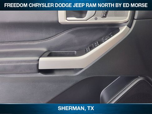 Used 2024 Ford Explorer Limited AWD/4WD image 18
