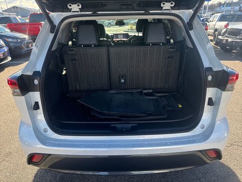 Used 2023 Toyota Highlander Limited image 7