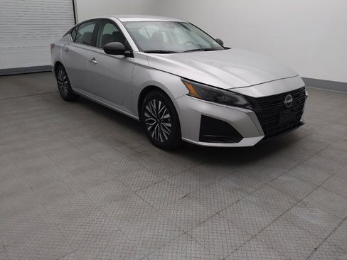 Used 2024 Nissan Altima 2.5 SV image 13