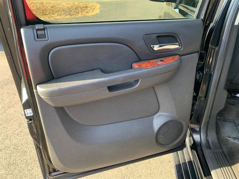 Used 2013 Chevrolet Avalanche LS image 37