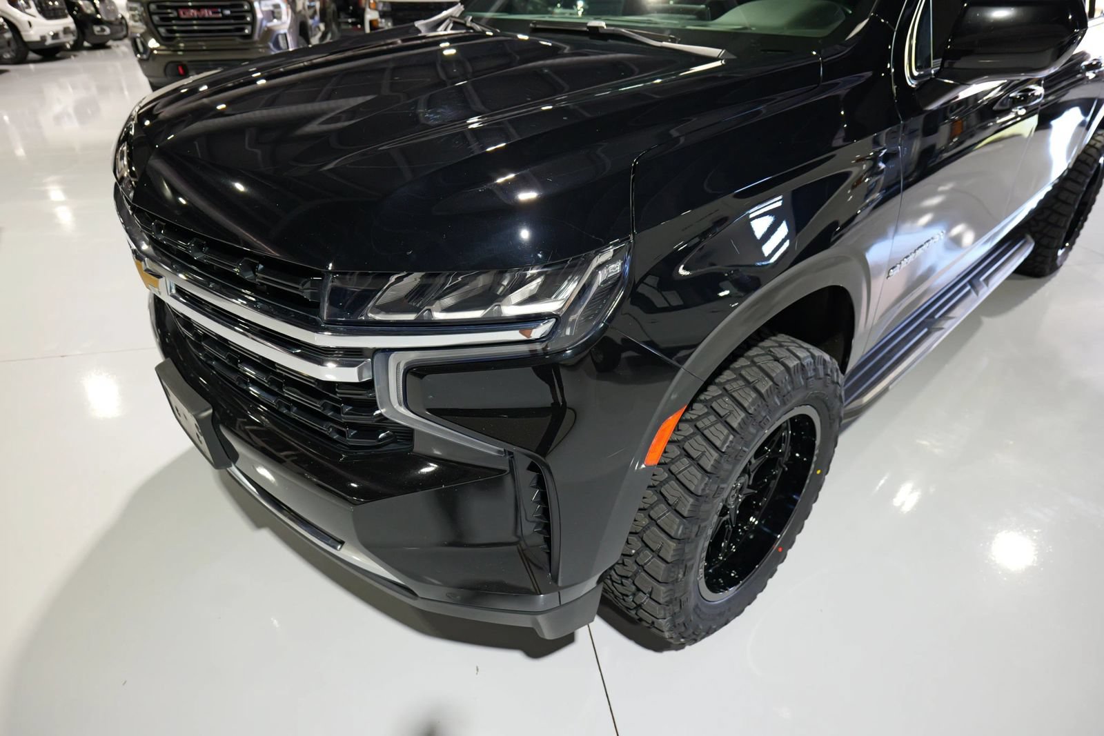 Used 2021 Chevrolet Suburban LS w/ Driver Alert Package AWD/4WD image 10