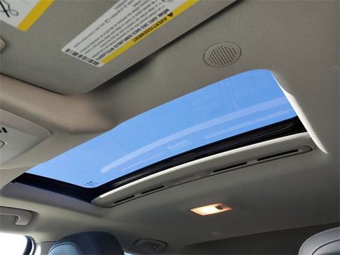 Used 2018 Buick Encore Premium image 30